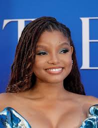 Halle Bailey's 'The Little Mermaid' Premiere Makeup Was Stunning