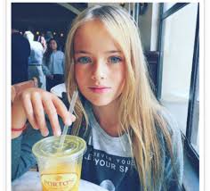 La «plus belle fille du monde» signe un contrat de mannequin à seulement 10  ans .