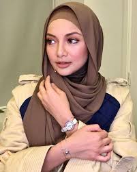Pendek kata, syafiq yusof sebagai pengarah telah. Neelofa Pertahankan Fattah Dari Bakal Abang Ipar Neelofa Mengakui Beliau Sama Sekali Tidak Bersetuju Dengan Tind Gaya Hijab Jilbab Cantik Busana Hijab Modern