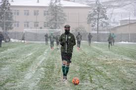 Hakan keleş, giresunspor hentbol takımı antrenörü gökhan kolukısaoğlu'nu ayrıca tebrik ederek, takımın coşkulu ve tempolu oyununun heyecan verici olduğunu belirtti. Hakan Keles Arsivleri