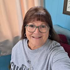 Are there ceramics shops in the Grove City area for painting and glazing  projects?