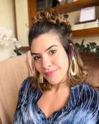 Gostei tanto dessa reflexão da @drbeckyatgoodinside no @mightypursuit que  decidi traduzir para o português 🎯❤️‍🔥 Esse final de semana é dia das  crianças, mas não esqueçamos de que sem raízes fortes e