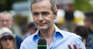 À 9h, franck ferrand raconte l'histoire avec un enthousiasme et un talent plébiscités par les auditeurs de radio classique. Franck Ferrand Rejoint Valeurs Actuelles Et Cnews Puremedias