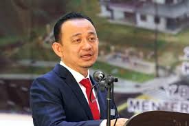 Penggunaan bahasa whatsapp group dalam kalangan pelajar program ijazah sarjana muda pendidikan (pengajaran bahasa melayu sekolah rendah) di asia e university. Isu Penggunaan Bahasa Inggeris Dalam Kalangan Pelajar Klc English Language Centre