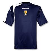 Französische national trikot home 12/13 unterzeichnete nike entwickelt für euro 2012 in blauer farbe recycletem polyester aus kunststoff Schottland Trikot Archiv Subside Sports