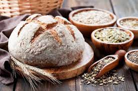 Le farine classiche da usare per questa preparazione sono frumento, avena, orzo, farro e riso, ma se vogliamo possiamo sostituire le ultime due con segale e mais, a seconda dei gusti. Il Pane Rustico Ai 5 Cereali La Ricetta Completa Donnad