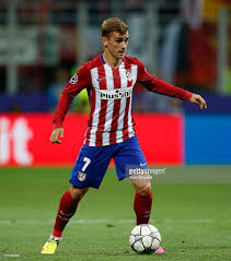 Colección de un loco par de amigos. Milan Italy May 28 Antoine Griezmann Of Atletico Madrid Runs With The Ball During The Champions League Final Ma Antoine Griezmann Griezmann Atletico Madrid