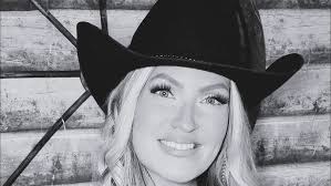 BEE SMITH emerging country singer-songwriter