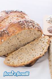 In questo momento, sei presente con le tue azioni, ti concentri sulle mani che stanno lavorando la pasta morbida e trasferisci il tuo calore e la tua energia nel cibo che stai preparando. Pane Ai 5 Cereali Un Sapore E Una Croccantezza Che Non Ti Aspetti