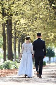 Brautkleid Mit Spitze Und Tullrock In Blau Brautkleid Braut Brautkleid Spitze