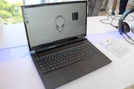Hands On New Alienware M15 And M17 Gaming Laptops With 9th Gen Intel Core Oled Panels Sweet Thin Designs Alienware Intel Core Intel