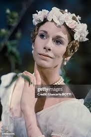 261点のParis Ghislaine Thesmarの写真と高解像度写真