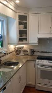 Space saving layout, light kitchen colors, efficient lighting and functional, well organized and modern kitchen cabinets create beautiful, bright and airy small kitchens. L Shaped Kitchen Layout Hmdcrtn