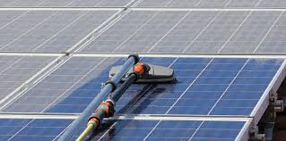 Consigli su attrezzi da usare e kit pronti all'uso. Pulizia Pannelli Solari Di Ogni Dimensione Per Una Maggiore Produzione Di Energia