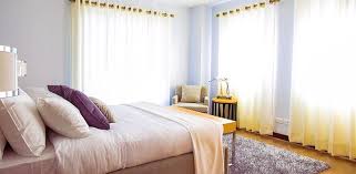 This is an exploration of how to create a good feng shui bedroom, one that. Bett Ausrichten In Welche Richtung Soll Ich Schlafen Schlafwissen