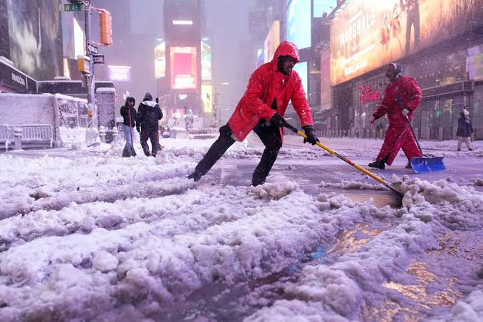 Trabajo por tormenta en Nueva York: pagan hasta $28.71 por hora por remover nieve - El Diario NY