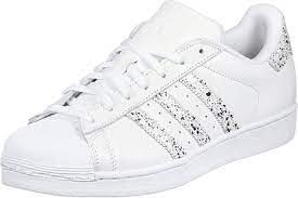 Die marke wollte dem sneaker modell einen frischen, neuen look verleihen, dabei jedoch den vertrauten und stylischen shape der schuhe beibehalten. Aktivitat Unhoflich Inland Adidas Schuhe Schwarz Glitzer Schlagerei Fruchtbar Ingenieur