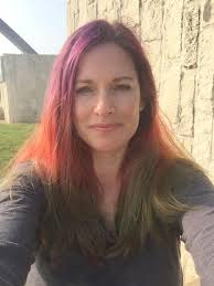 When you go to her brown hair dye and they dont have green will just have  to do lol Cant really see the colour but it's dedo a green lol pic requested