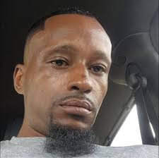 Whats yall relationship status rn ❤️💔😭😭😭