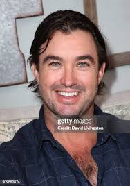 16 Photos & High Res Pictures