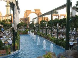 مطعم بوابة دمشق في سوريا قناة العالم الاخبارية