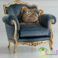 Sista Perpaduan Warna Antara Biru Dan Keemasan Akan Menampilkan Kesan Berkelas Dalam Ruangan Order Sekarang Yuk Biar Bisa Da Designer Bedrooms In 2019 Victorian Sofa Classic Furniture Furniture