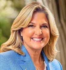 Kellie Runyon's Instagram, Twitter & Facebook