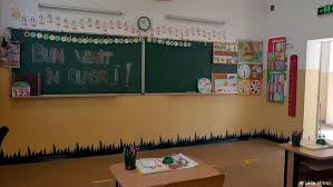 Când se termină școala… pășim amândouă, pe alee, spre casă. Singura Certitudine A Noului An È™colar Este Incertitudinea Romania Dw 14 09 2020