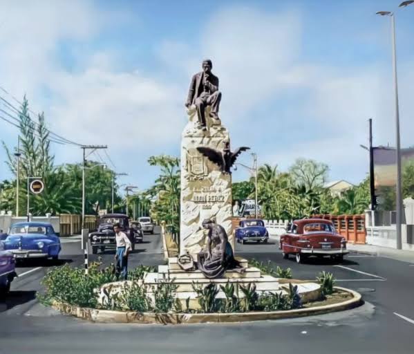 📜 La Historia de la Estatua de Udón Pérez en Maracaibo 🏛️✨ Pocos saben que la estatua del poeta zuliano Udón Pérez, autor del Himno del Zulia, tuvo un recorrido antes de desaparecer. 📍 Sus ubicaciones ...