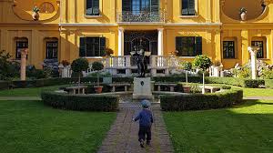 Lenbachhaus the lenbachhaus in munich houses an art museum and is part of munich's kunstareal (the art area). Lenbachhaus Ausstellungen In Munchen