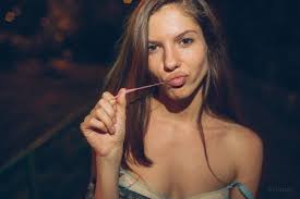 Обои девушка, лицо, фотограф, girl, photography, photographer, жвачка,  KikiBoy на телефон и рабочий стол, раздел девушки, разрешение 2048x1366 -  скачать