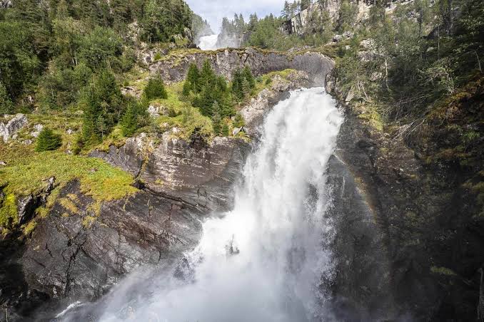 Låtefossen Waterfall Hike - The Hidden Trail - The Photo Hikes