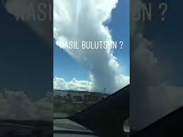Termik deprem bulutları, doğrudan doğruya aşırı deformasyon yüzünden ısınarak fay çatlağından çıkan yer altısuyu buharının, hakim rüzgar altında tıpkı bir jet uçağının exhaust bulutu gibi şekil alması, fakat ondan farklı olarak daha hacimli ve bazen yüzlerce km uzunlukta olması ile tanımlanabilir. Aydin Uzerinde Haarp Deprem Aktarma Bulutlari Youtube