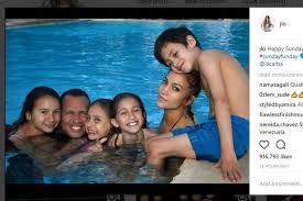 Jennifer lopez shares two kids — twins she's nicknamed her coconuts — with ex marc anthony. Jennifer Lopez Feiert Mit Marc Anthony Und Alex Rodriguez