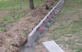 Einfriedung Mit Kant Und L Steinen Gartenbau Selber Gemacht Garten Gartenbau Und Selbermachen Garten