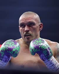 And STILL⚔️ After twelve tight rounds of heavyweight action, Usyk comes out 