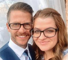 Mărturiile unei soții care își împarte bărbatul cu alte trei femei: „Este  greu, dar este ceea ce vrea Tatăl Ceresc”