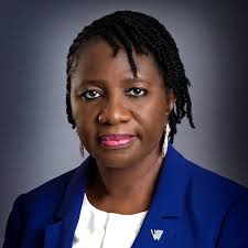 These 8 female bank directors are leading the way in boards full of men