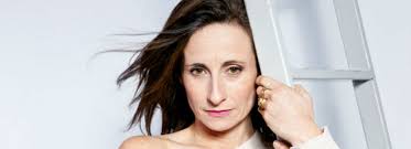 Hija del conocido actor chileno héctor noguera y de la productora teatral isidora portales, es una de las actrices más consagradas de la televisión chilena y también de las. Amparo Noguera A Pesar Del Rating Las Teleseries De Mega No Tienen La Fuerza Ni El Legado Que Dejaron Las Producciones De Sabatini Fotech Cl