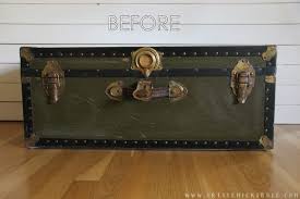 28 ways to use vintage chests and trunks in home decor digsdigs. 5 Old Trunk Coffee Table A Thrifty Makeover Artsy Chicks Rule