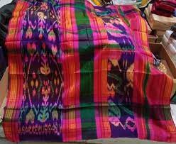 Ditinjau dari sejarahnya kain sutra bugis mulanya hanya dikenakan kaum bangsawan dan kerajaan karena harganya yang relatif mahal. Jual Sarung Sabbe Bugis Asli Full Sutra Original Terbaru Di Lapak Ags Store Bukalapak