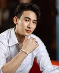 📍 ISSUE 252 >> พบกับ “บูม รวีวิชญ์ จิระพงษ์กานนท์” และ “ไฮด์ ศรุญสธร  ธนวัชรวัฒน์” จากซีรีส์ “ตรวนธรณี (Chains of Heart The Series)”😍  ซึ่งเป็นซีรีส์แนวแอ็คชั่น-ดราม่า ให้แฟน ๆ ได้ติดตามความฟินทะลุจอ 💥  💗สามารถติดตามได้ในบทสัมภาษณ์ ManGu Magazine ...