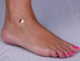 Show off your shapely legs or summer tan with this stylish ankle bracelet. Unique Ankle Bracelets Womens Gold Anklets Soter