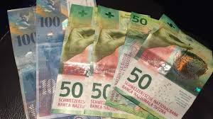 The suica card is a prepaid smart card that allows you to use most public transport (metro, trains, buses, monorail) in japan.the card is debited for every trip or purchase you make when you touch the card to the reader.the suica card was created by jr east, but can also be used throughout japan on the other prepaid card networks like pasmo. Cambio Na Suica Saiba Qual Moeda Levar Panorama De Viagem