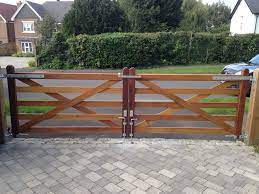 Country gates wooden gates metal gates and timber gates are built for australian conditions and can be tailored to purpose and setting and can include lucas equine equipment offers completely customizable entrance gates for your farm. Pin On Driveway Gates Our Full Range Of Gate Designs