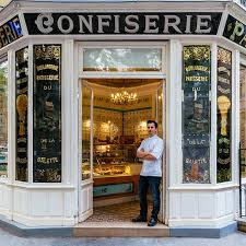 Colorfully Decorative Storefronts Reveal The Story Of Paris In 2020 Store Fronts Shop Fronts Shop Signs