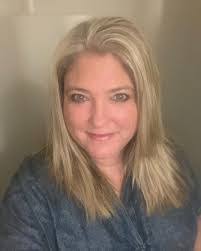 Kellie Hurst's Instagram, Twitter & Facebook