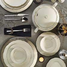 12 adet 27 cm servis tabağı, 12 adet 23 cm çukur tabak, 12 adet 21 cm pasta tabağı, 12 adet 15 cm kase, 2 adet 28 cm kayık tabak, 4 adet 24 cm kayık tabak, 1 adet çorbalık. Kutahya Porselen Bone Olympos 71 Parca Yemek Takimi Platin File I Yemek Takimi I Kutahya Porselen I Burak Zuccaciye