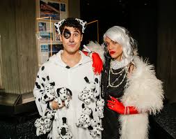 101 Best Celebrity Couples Costume Ideas For Halloween 2020 Grab two of your friends and channel the '90s. best celebrity couples costume ideas
