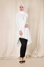 Alvina Uc Boyutlu Tesettur Beyaz Tunik Modelleri Moda Tesettur Giyim Moda Tunik Giyim